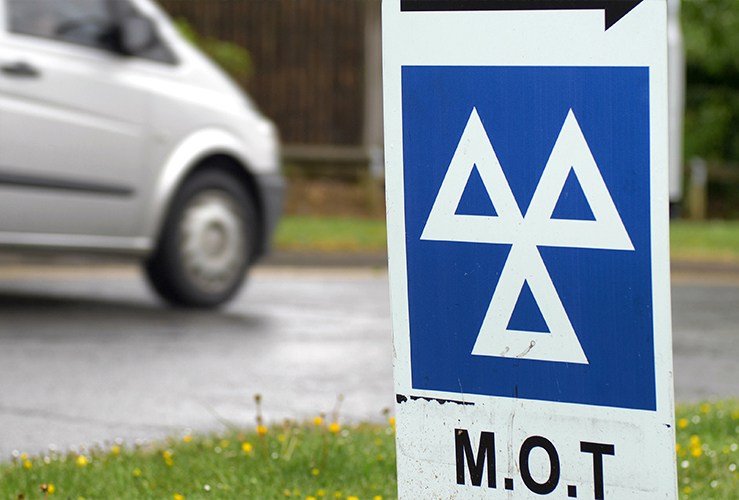 Mot sign on uk roadside