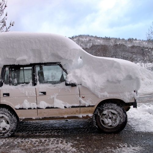 Is it illegal to drive with snow on your car?